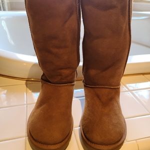 Ugg Australia  classic Tall 5815 size W6